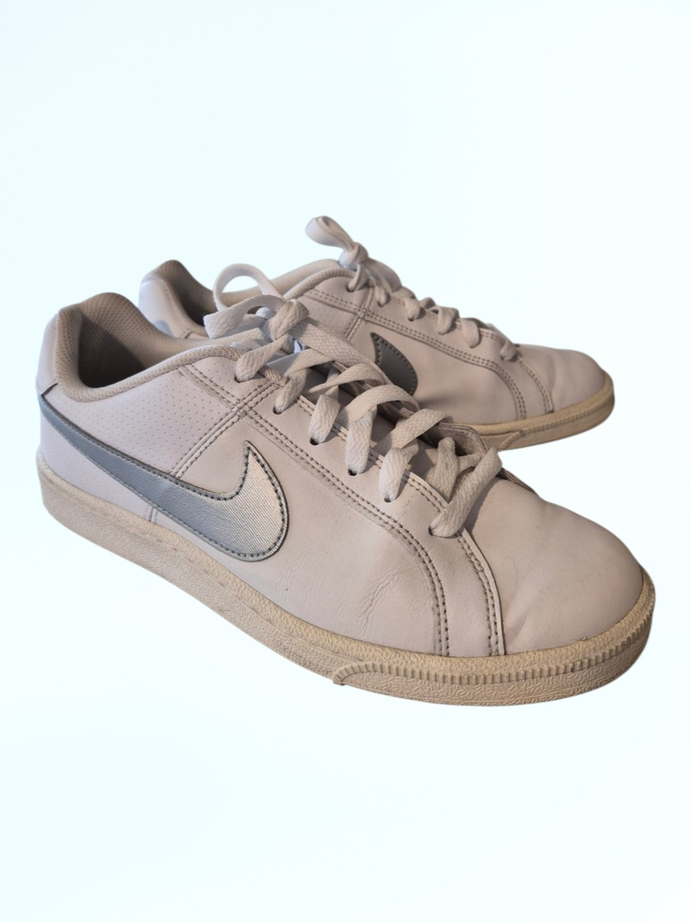 Nike Women's Court Majestic White Leather with Silver Metallic Swoosh Size 8.5